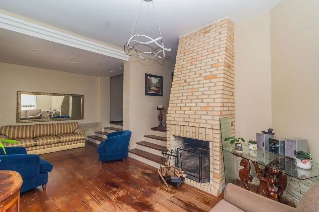 Imagem Casa com 3 dormitórios no bairro Nonoai