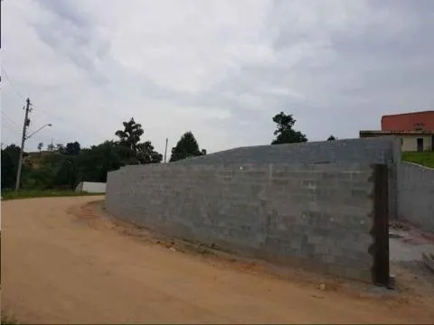 Imagem VENDA DE TERRENO NA CHÁCARA GUANABARA, EM GUARAREMA/SP, com área total de 580m² e terreno murado. ÓTIMA OPORTUNIDADE DE INVESTIMENTO! CONSULTE-NOS.