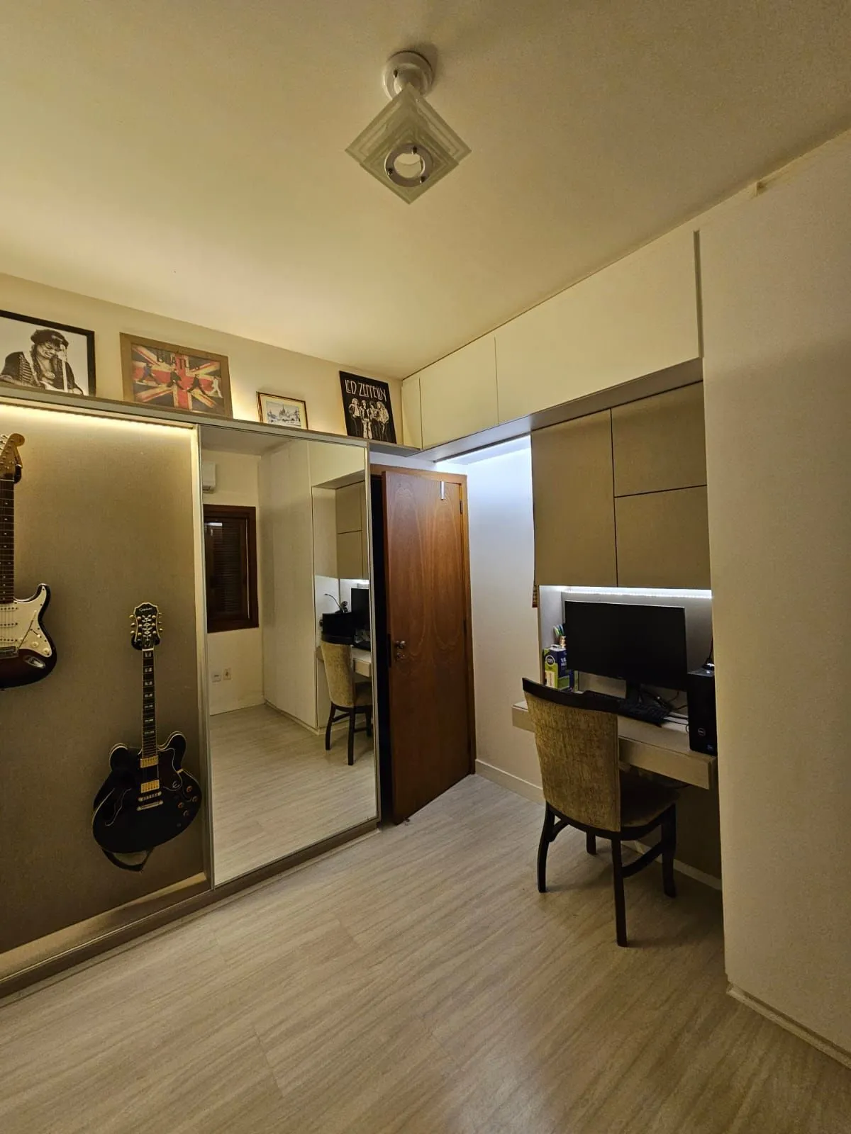 Imagem Apartamento com 02 quartos e 01 vaga no Centro Histórico de Porto Alegre