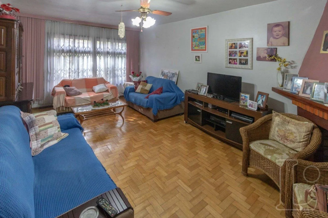 Imagem Sobrado para Venda - 241m², 4 dormitórios, sendo 1 suites, 1 vaga - Camaquã