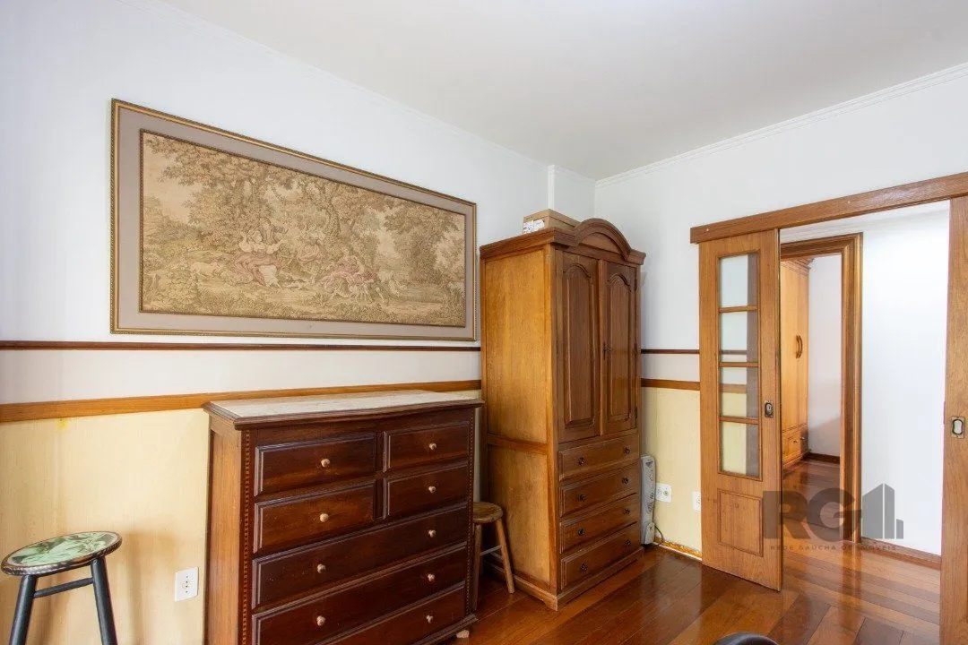 Imagem Apartamento semi mobiliado de 3 quartos com suíte no bairro Tristeza junto ao Colégio Mãe de Deus