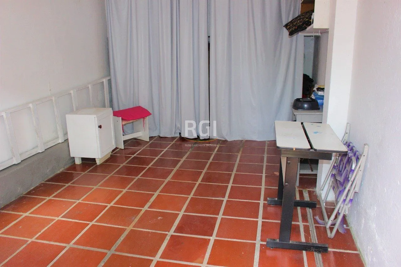 Imagem Casa para Venda - 208m², 3 dormitórios, 1 vaga - Partenon
