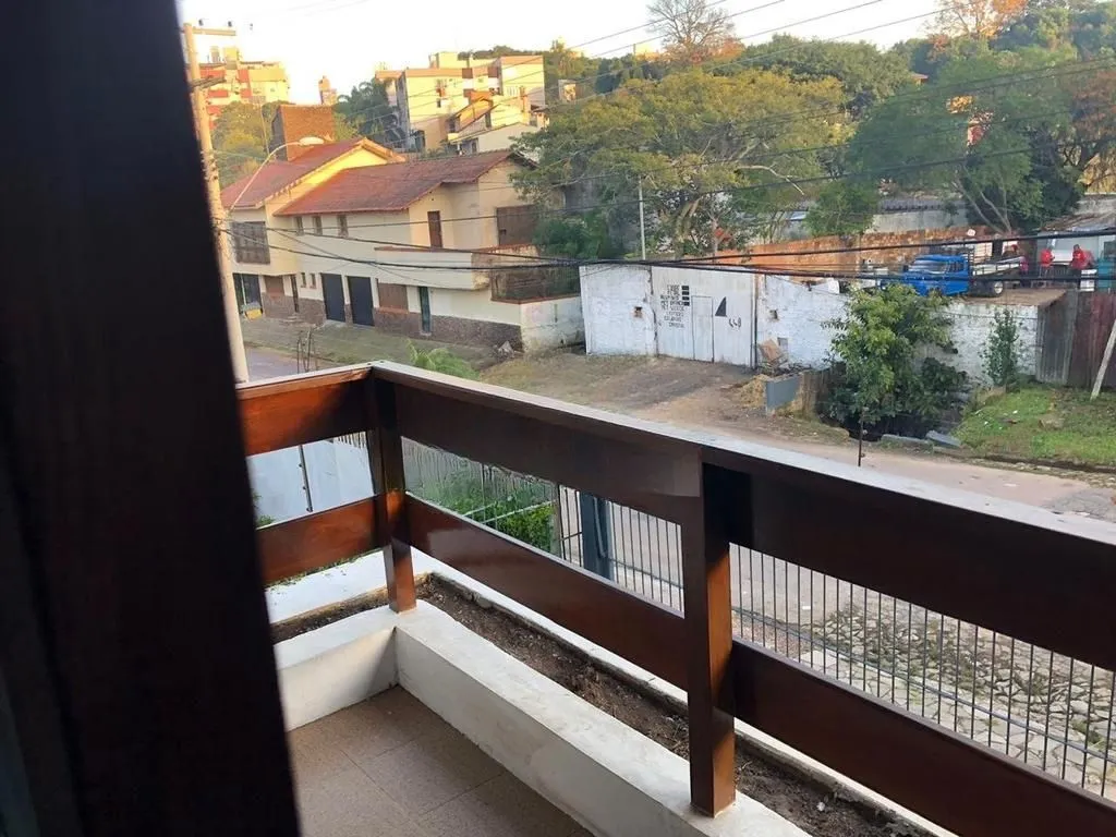 Imagem Casa de 3 dormitórios à venda no Bairro, Jardim do Salso - Porto Alegre