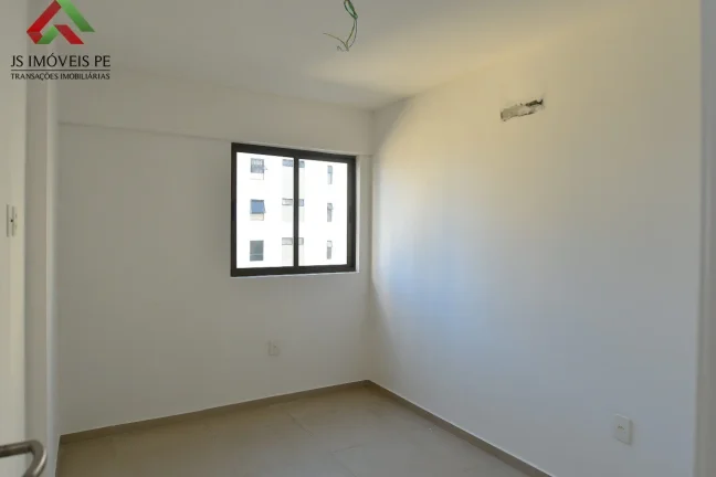 Imagem Apartamento à venda no Pina, Recife-PE: 3 quartos, 1 suíte, 2 salas, 3 banheiros, 1 vaga de garagem, 79m² de área.