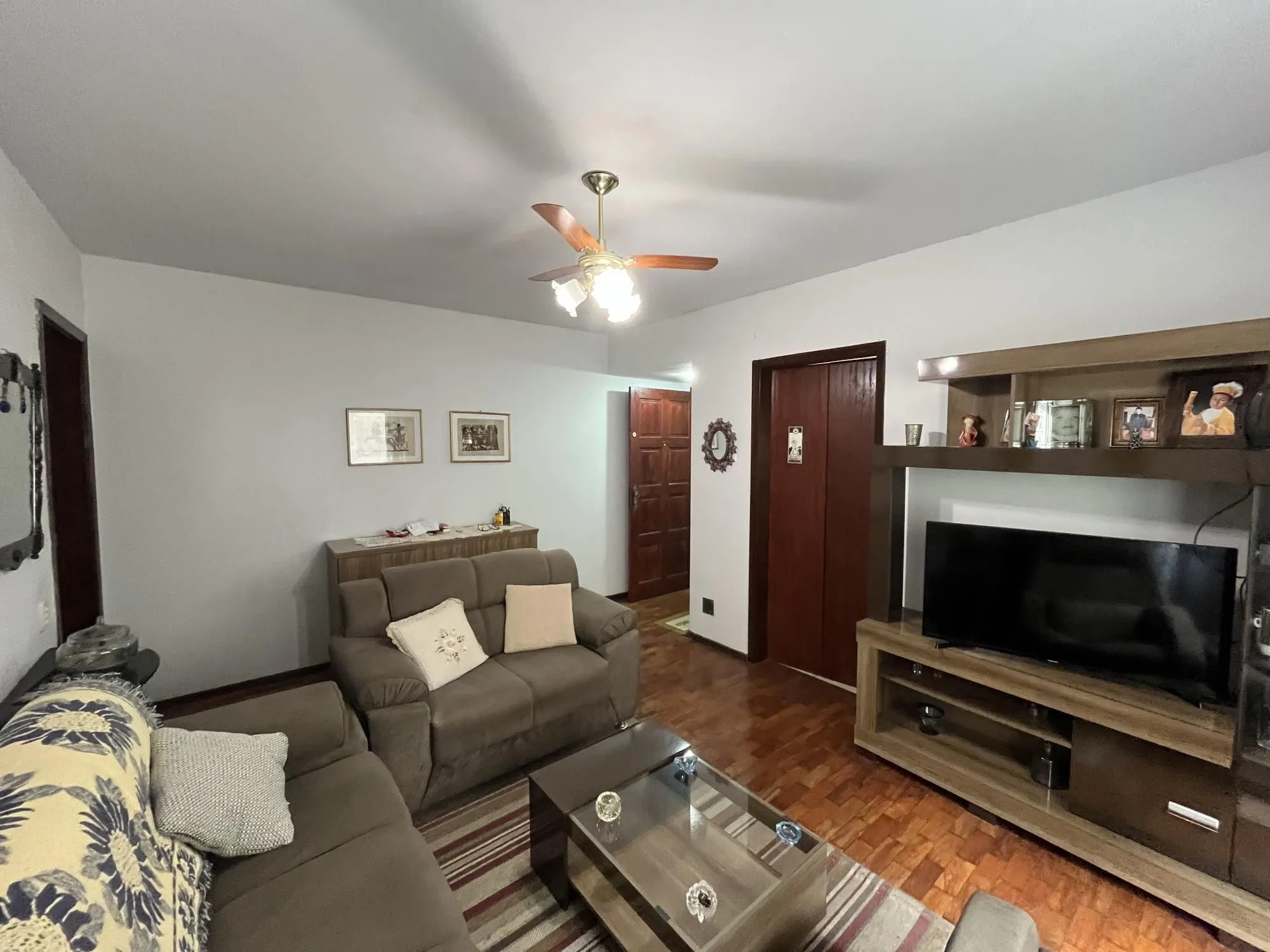 Imagem Apartamento de dois quartos com suíte no bairro Menino Deus em Porto Alegre