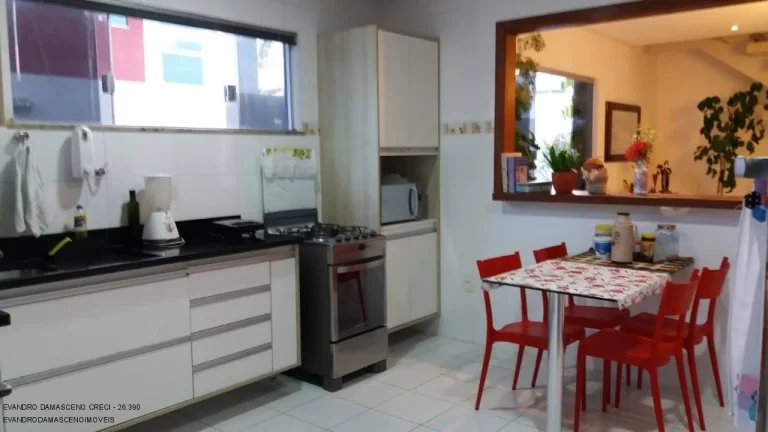 Imagem Casa de luxo em condomínio à venda em Camaçari-BA, Vila de Abrantes: 4 quartos, 4 suítes, 2 salas, 2 banheiros, 3 vagas, 290m².