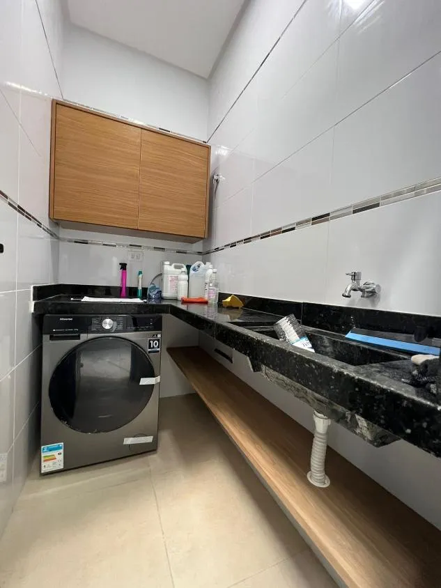 Imagem CASA NOVA COM 3 DORMITÓRIOS SENDO 2 SUÍTES E ÁREA GOURMET COM OFURO À VENDA NO VILAMAR PRAIA GRANDE