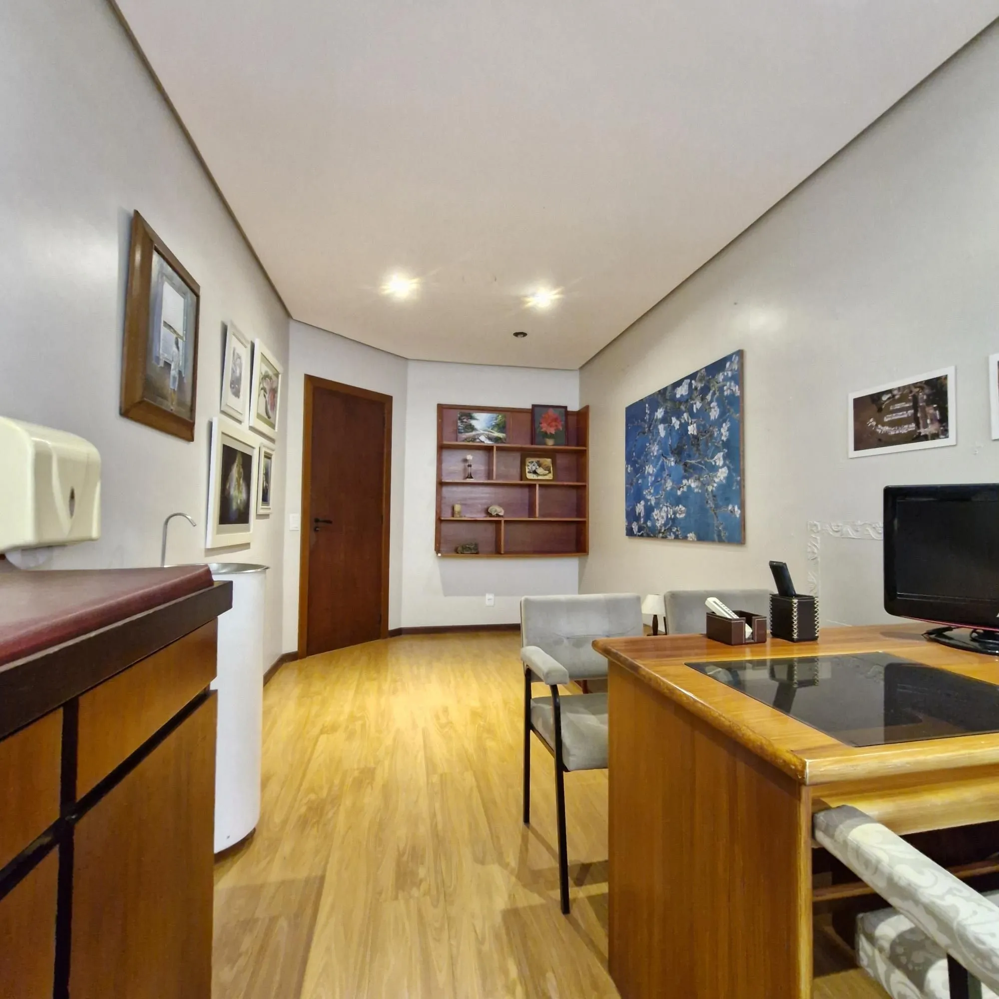 Imagem Excelente sala comercial na Rua Cel. Bordini, Auxiliadora, Porto Alegre.