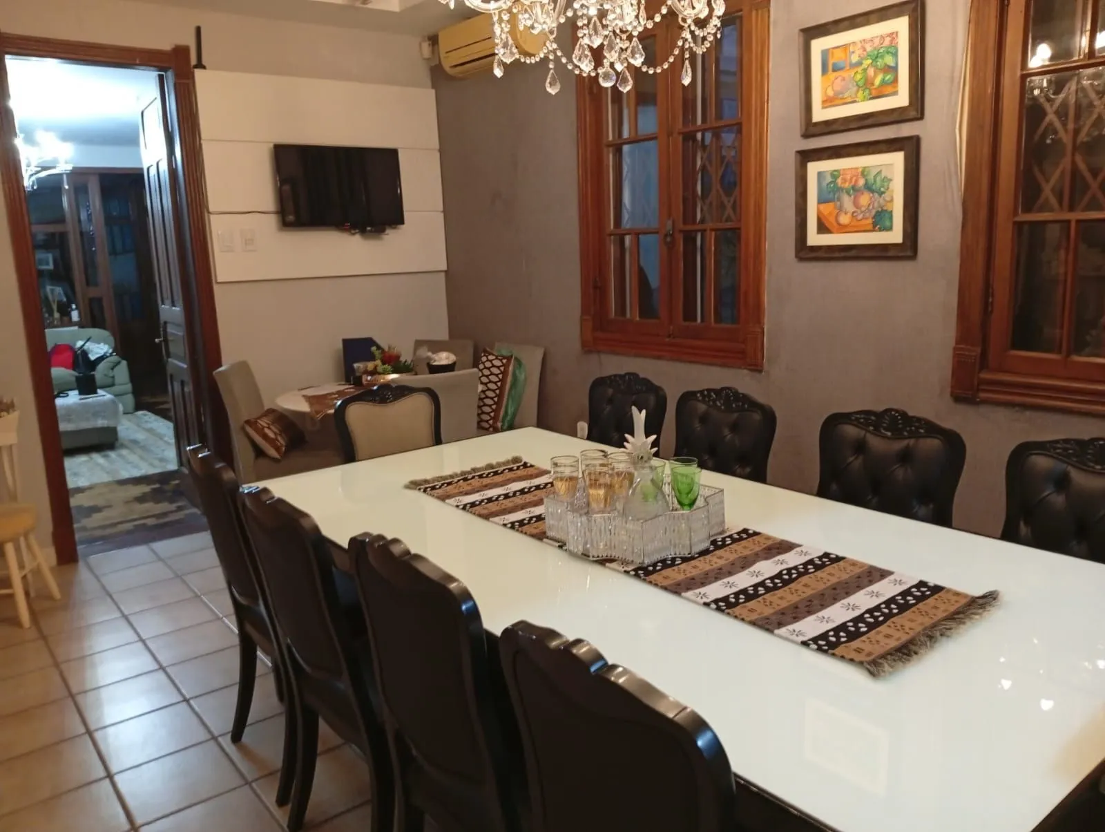 Imagem Casa com 5 quartos , 7 banheiros e pátio!