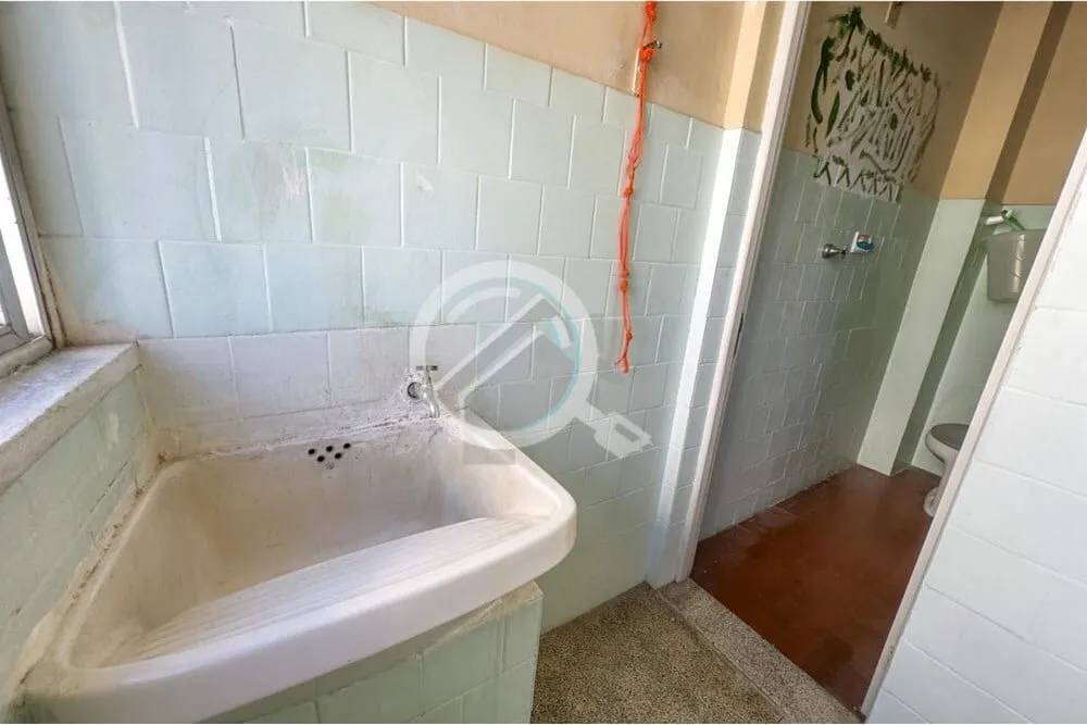 Imagem Em Andar Alto e com vista do Guaíba, apartamento com 93m² de área privativa, SEMIMOBILIADO, 2 dor...
