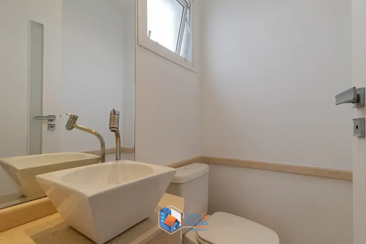 Imagem Sobrado para venda em Vila Brasílio Machado com 4 quartos, sendo 1 suíte, 255m²
