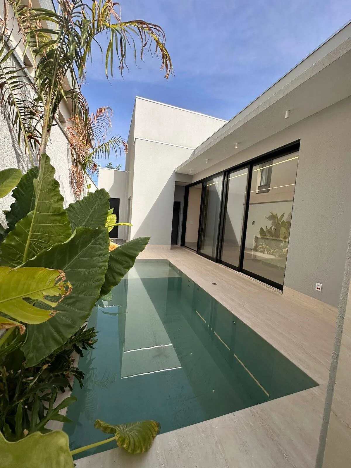 Imagem Casa três suítes Condomínio Belvedere 2