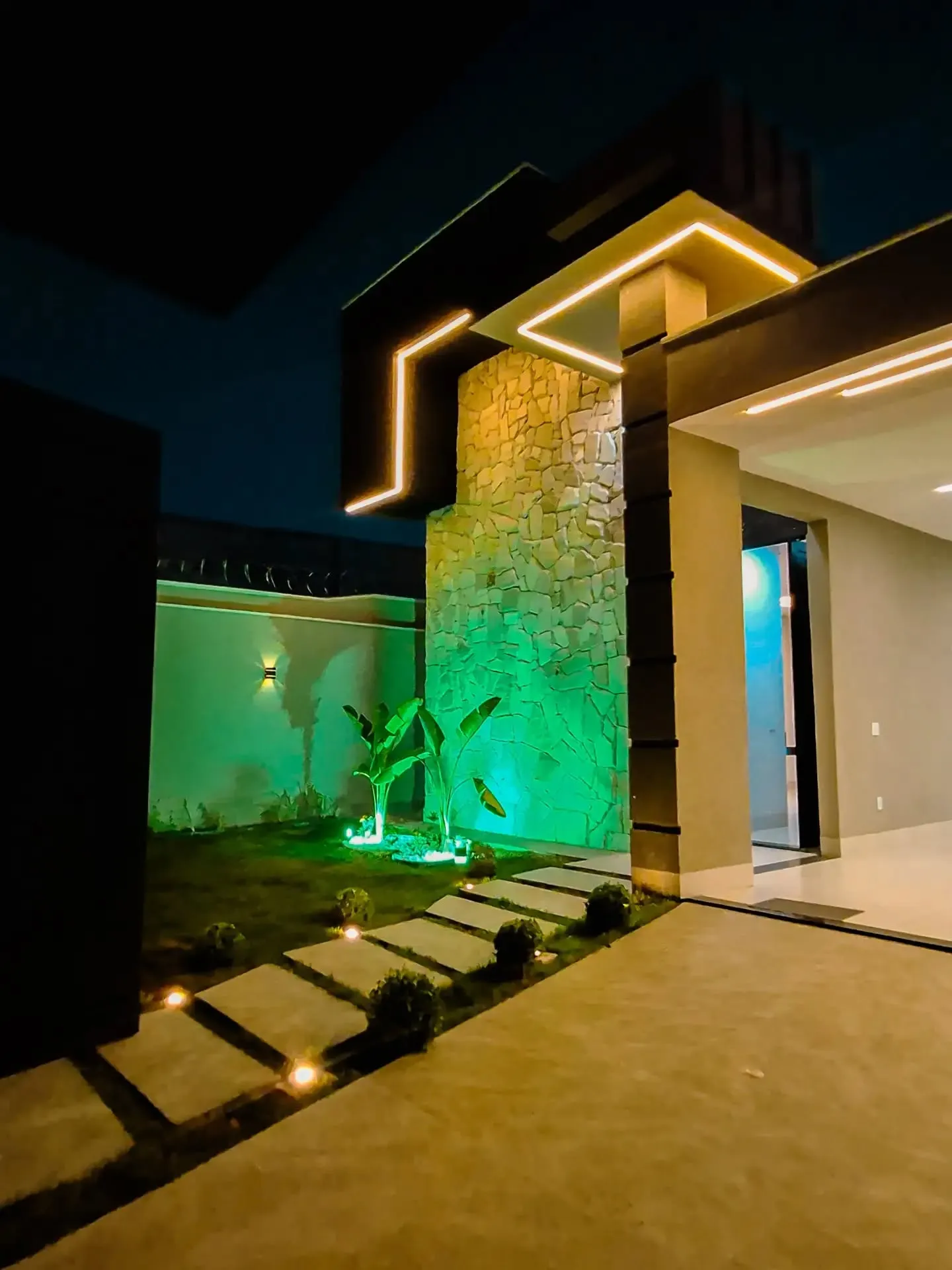 Imagem Casa 3 Suites Sozinha No Lote Na Vila Brasilia Possibilidade De Zero De Entrada