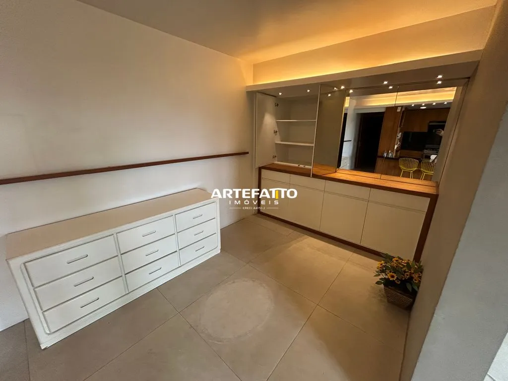 Imagem Este apartamento reformado está localizado em uma das regiões mais práticas