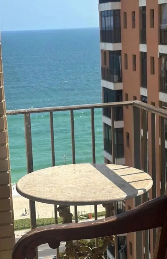 Imagem Apartamento com 2 Quartos e 2 Suítes na Avenida Lúcio Costa, Barra da Tijuca - Ap0857