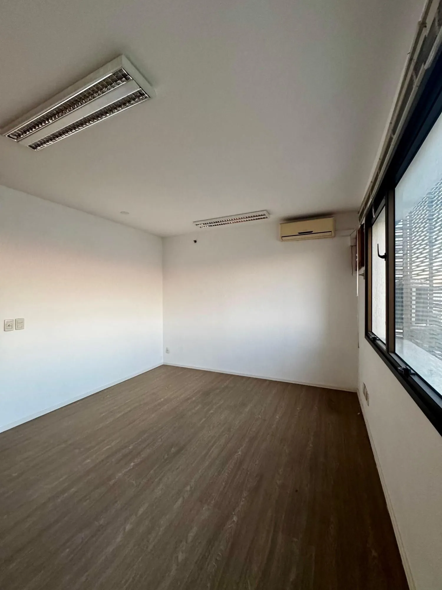 Imagem Sala Comercial para Locação - Av. Borges de Medeiros, 2105