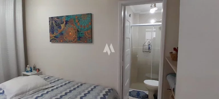Imagem APARTAMENTO FRENTE NO BAIRRO EMBARÉ COM 3 QUARTOS (01 SUÍTE) + DEPENDÊNCIA COMPLETA, VISTA LIVRE, 01 QUADRA DA PRAIA.
