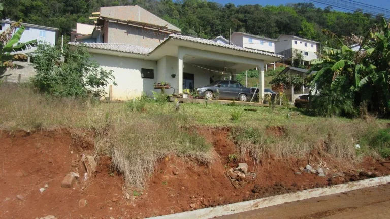 Imagem Casa para Venda em Concórdia, Sintrial, 3 dormitórios, 1 banheiro