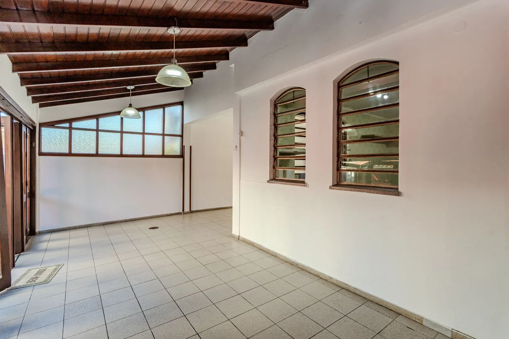Imagem Casa no Partenon com 4 dormitórios e 4 vagas DESOCUPADA