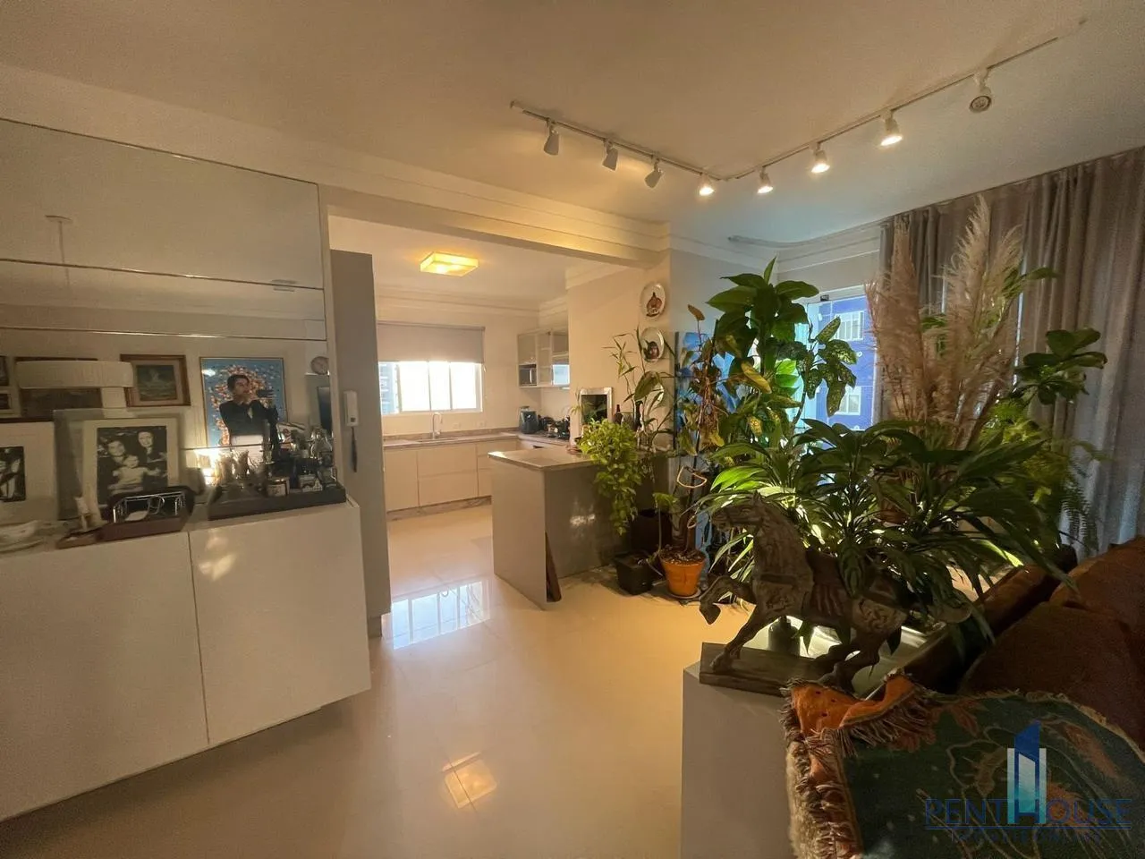Imagem Apartamento Zona Central para Venda em Balneário Camboriú, CENTRO, 3 dormitórios, 3 suítes, 3 banheiros, 2 vagas