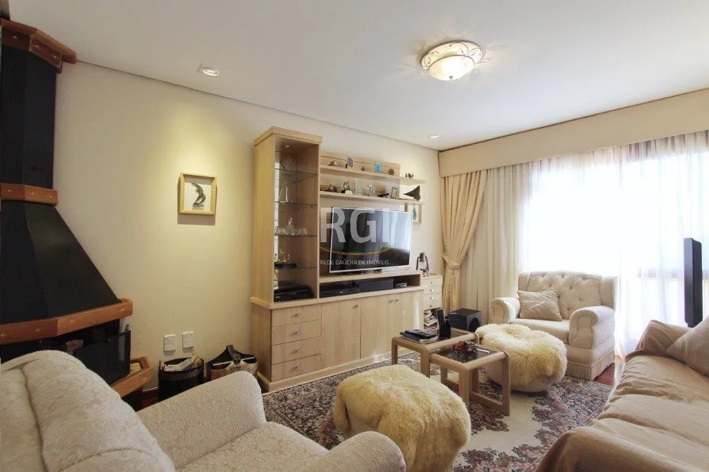 Imagem Casa para Venda - 250m², 3 dormitórios, sendo 1 suites, Teresópolis