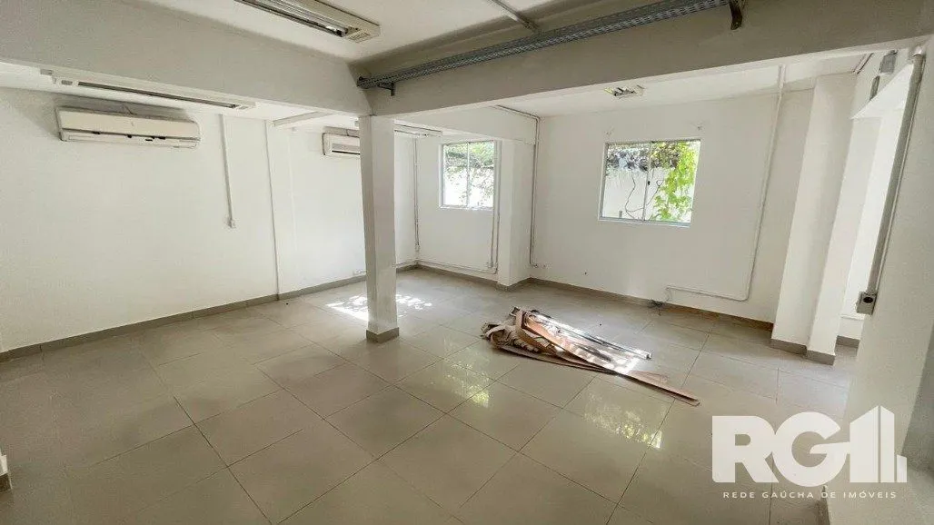 Imagem Prédio Comercial Imponente com 1.200m² na Zona Norte de Porto Alegre