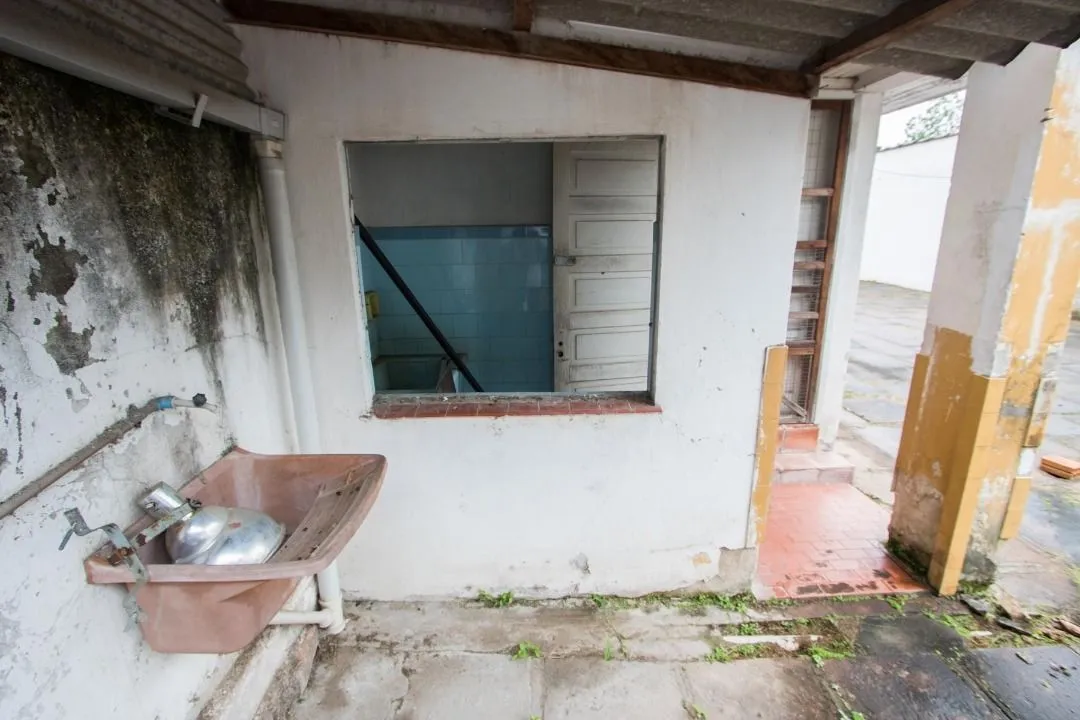 Imagem Casa para Venda - 200m², 3 dormitórios, 8 vagas - Cristal