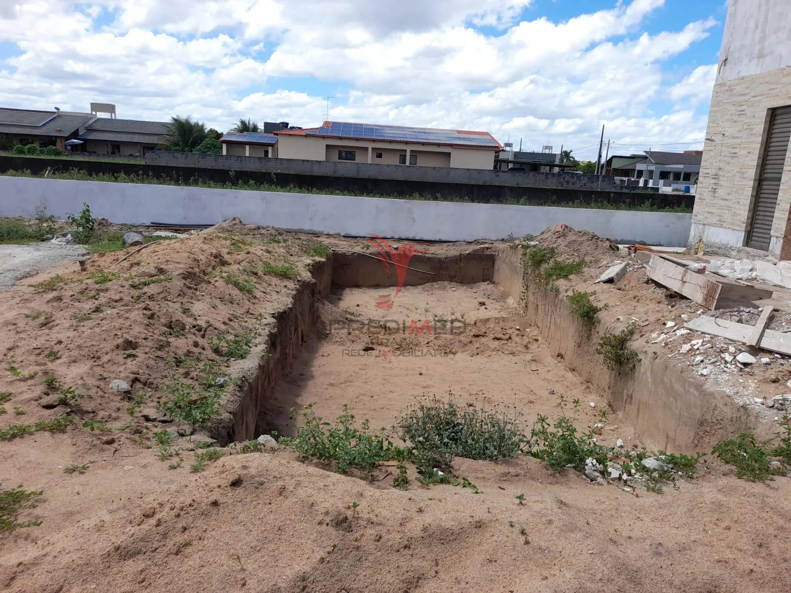 Imagem Casa com piscina,aceita carro, apartamento no negócio, 2 Suites, 3 Vagas de Garagem