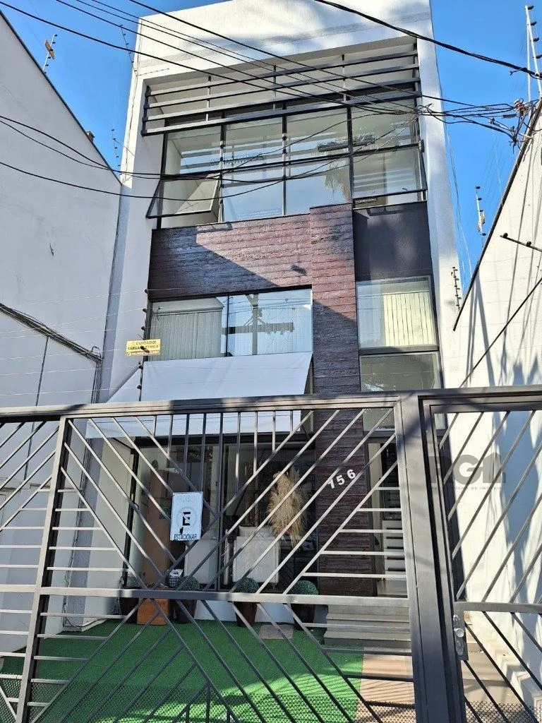Imagem casa misto -7 salas - 325,12 m² - Menino Deus