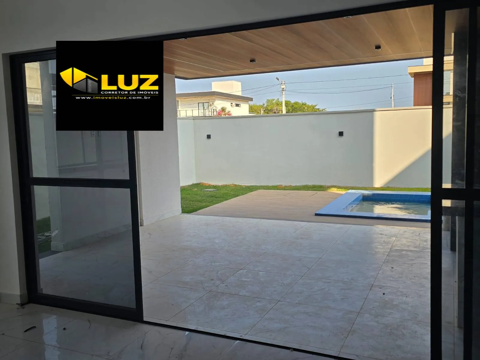 Imagem GRANDE OPORTUNIDADE!! Linda casa na Cidade Alphaville no Terras 4.