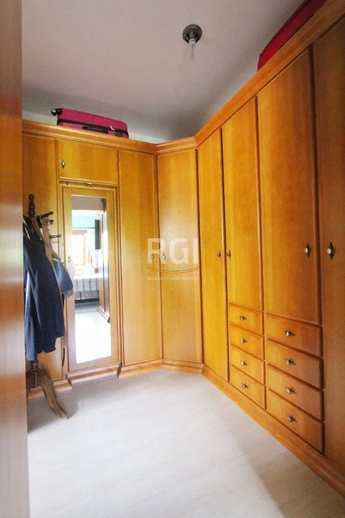 Imagem Casa para Venda - 259.5m², 4 dormitórios, sendo 1 suites, 3 vagas - Teresópolis
