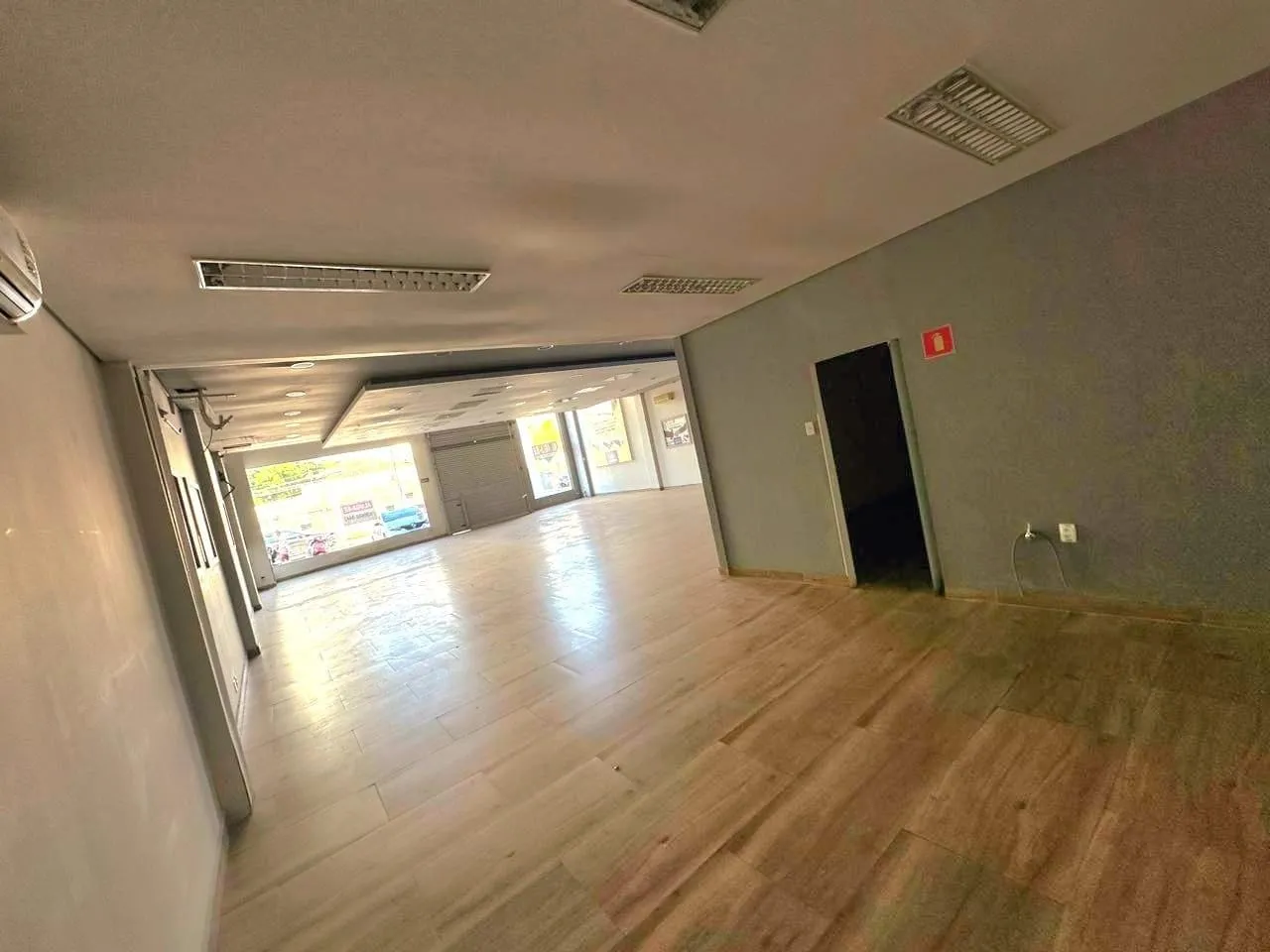 Imagem Imponente Ponto Comercial com 300m² para Locação em Local de Alta Visibilidade na Avenida Itália, Taubaté, SP