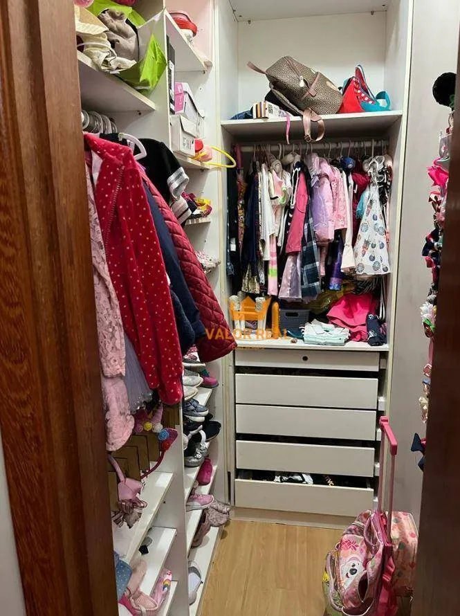 Imagem Casa de noivos em rua tranquila e com segurança. AT 394 m2, 3 Dorm, 2 Suites, Salão de Festas, R$ 790.500