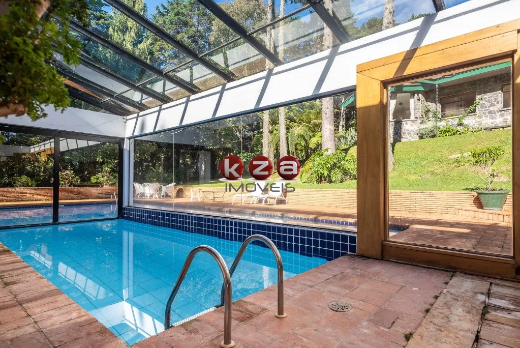 Imagem Imóvel de luxo à venda em Campos do Jordão-SP: Casa com 6 quartos, 4 suítes, 3 salas e 8 banheiros no bairro Toriba