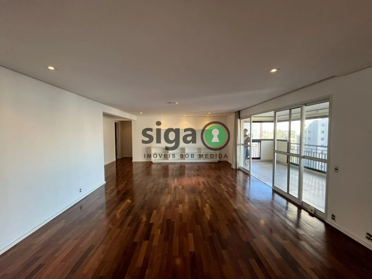 Imagem APARTAMENTO COM 4 DOMITORIOS SENDO SUITES PARA LOCAÇÃO NO CAMPO BELO