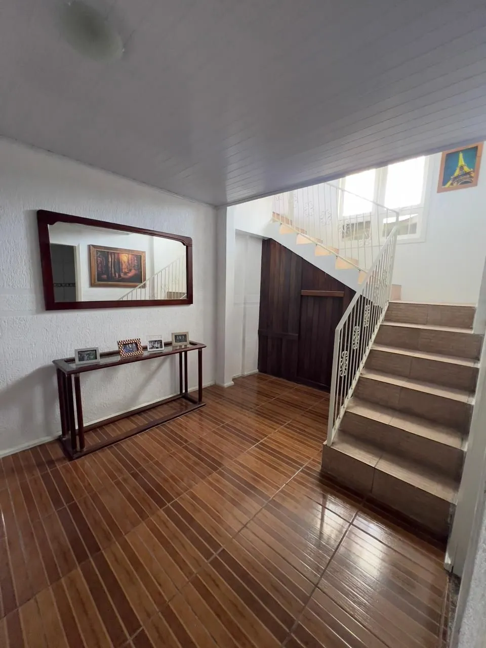 Imagem Ampla casa no Bairro Restinga 4 Dormitórios sendo um suíte
