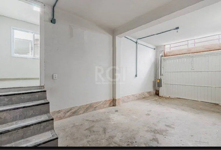 Imagem Casa para Venda - 220m², 3 dormitórios, sendo 2 suites, 2 vagas - Partenon