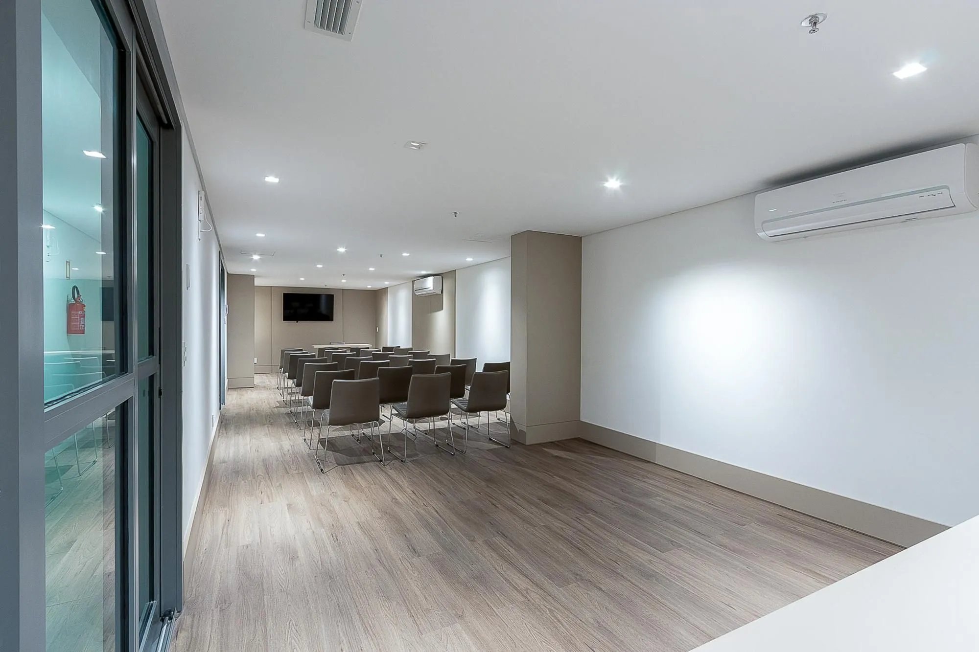 Imagem Conjunto/Sala para Venda - 118.74m², 0 dormitórios, São João