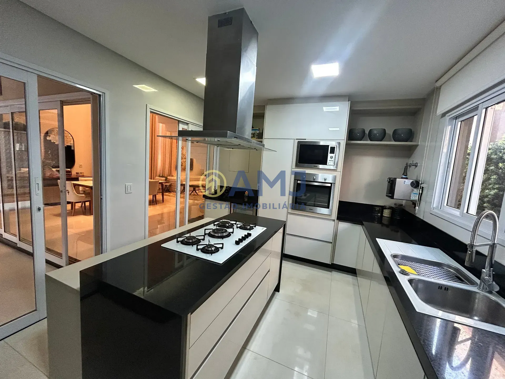Imagem Sobrado mobiliado e decorado à venda, Jardins Lisboa, Goiânia, GO
