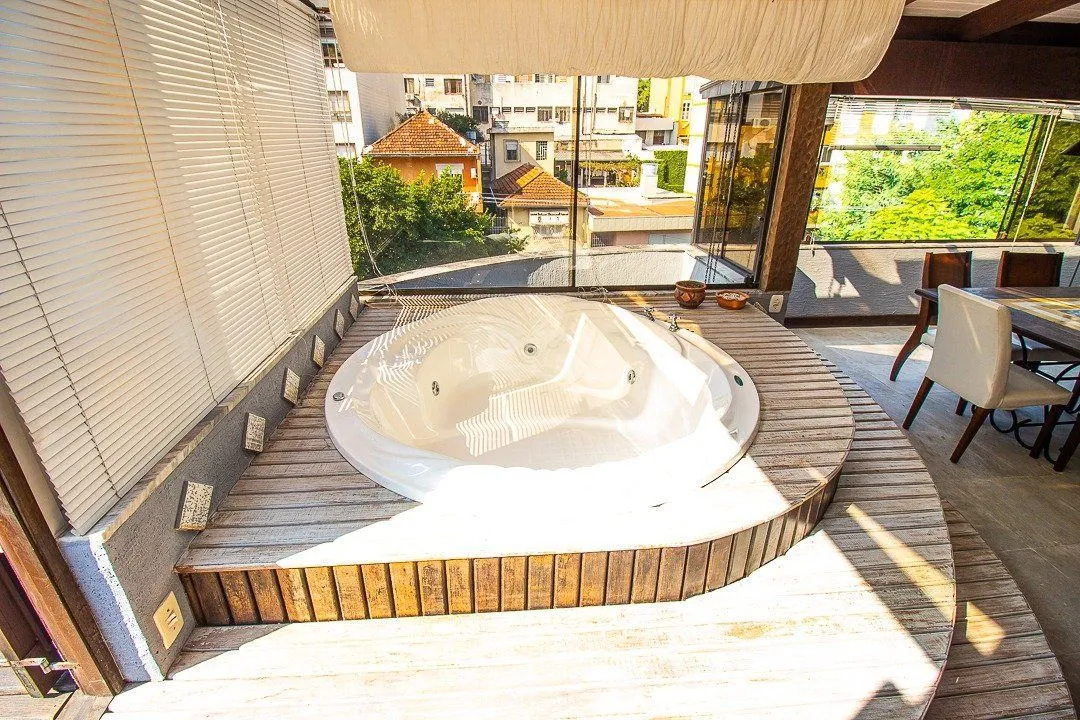 Imagem Cobertura para Venda - 116.36m², 2 dormitórios, sendo 1 suites, 1 vaga - Petrópolis