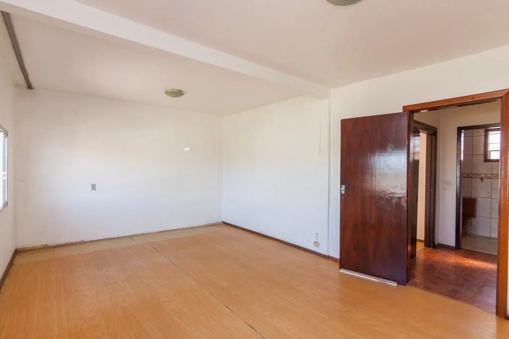 Imagem Casa com 3 quarto e 230m² à venda em Farrapos, Porto Alegre.