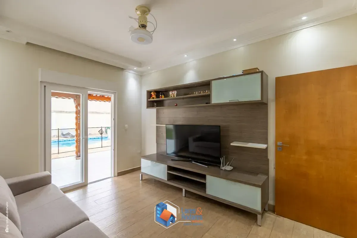 Imagem Casa para venda em Interlagos com 3 quartos, sendo 1 suíte, 379m²