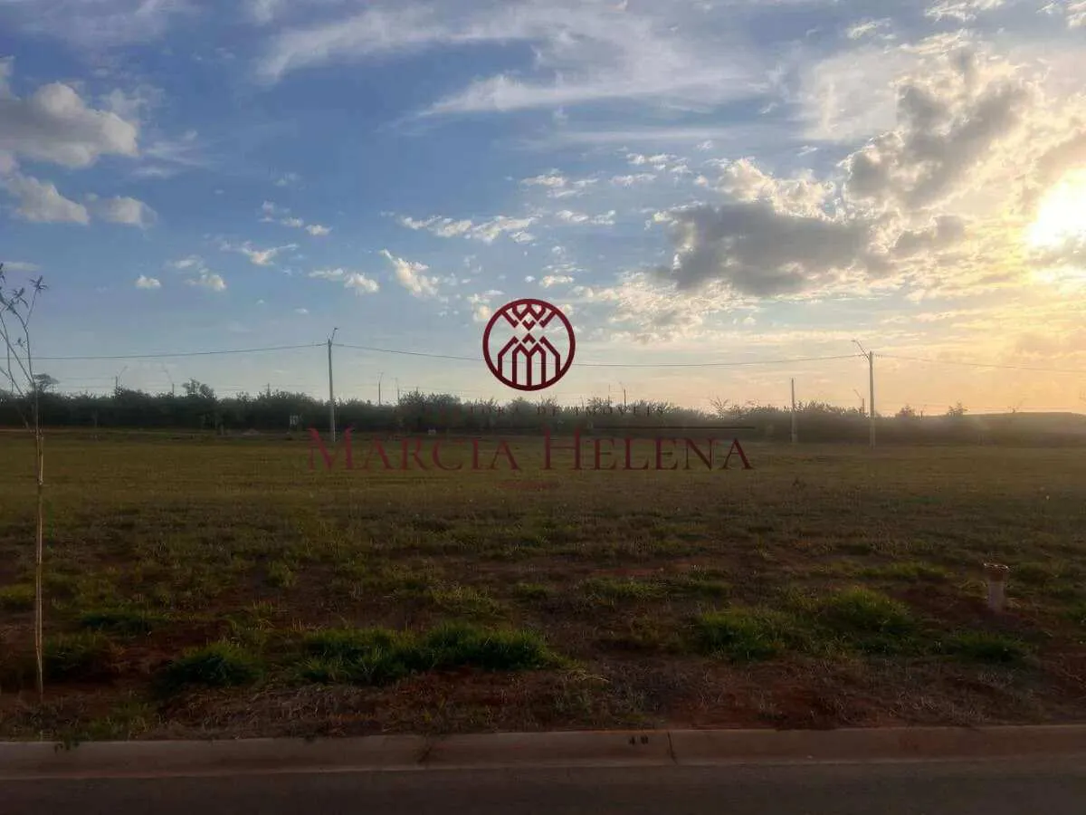 Imagem Terreno em Condomínio à venda, no Terras da Fazenda Paulínia em Paulínia, Jardim Flamboyant, 200m2