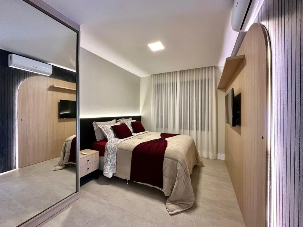Imagem Casa em Condominio 5 Dormitórios - Bairro xangri-la