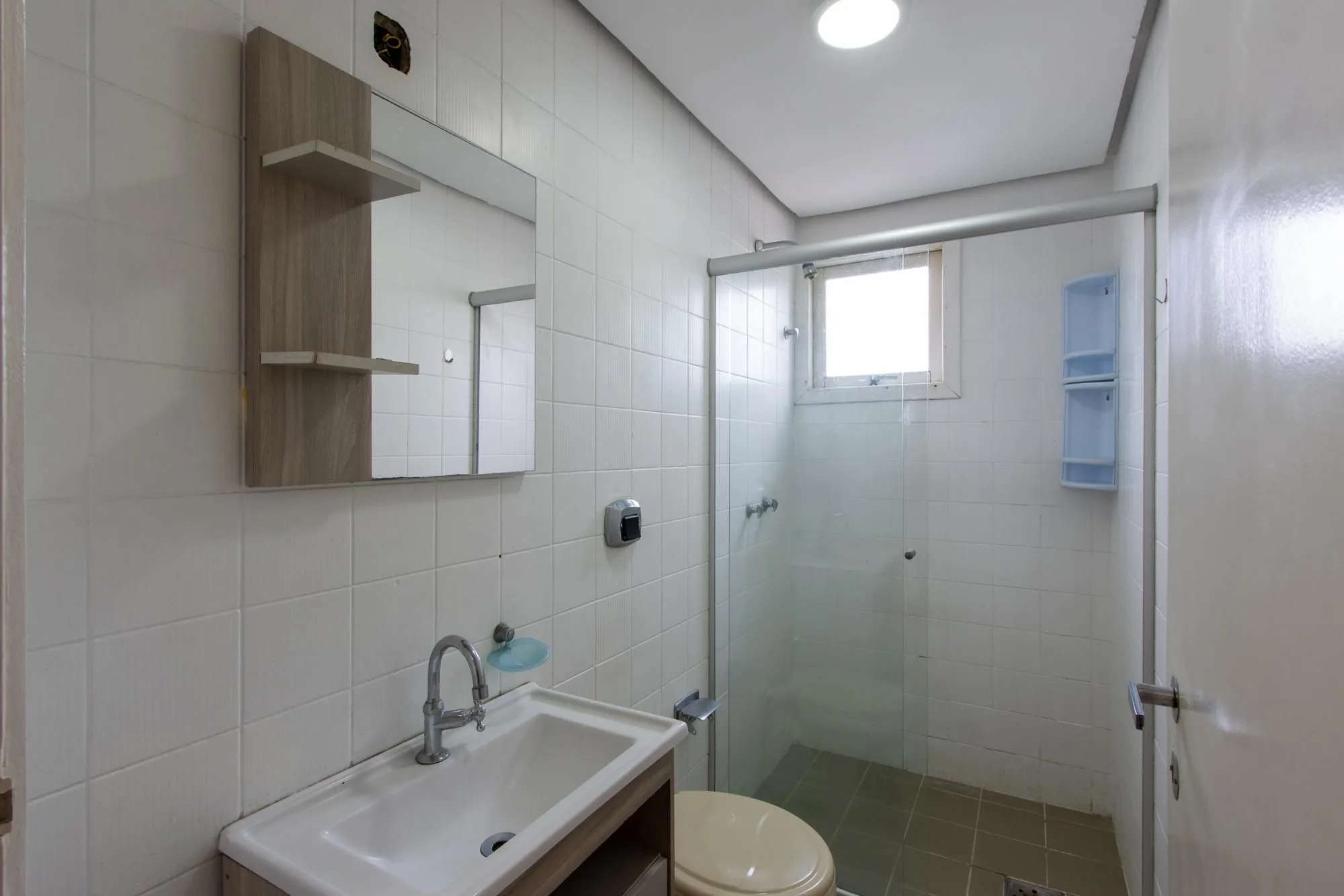 Imagem Cobertura com 137m², no Bairro Cristal, de 2 dormitórios, sento uma suíte, ampla sacada, churrasqueira, vista panorâmica, vaga coberta.