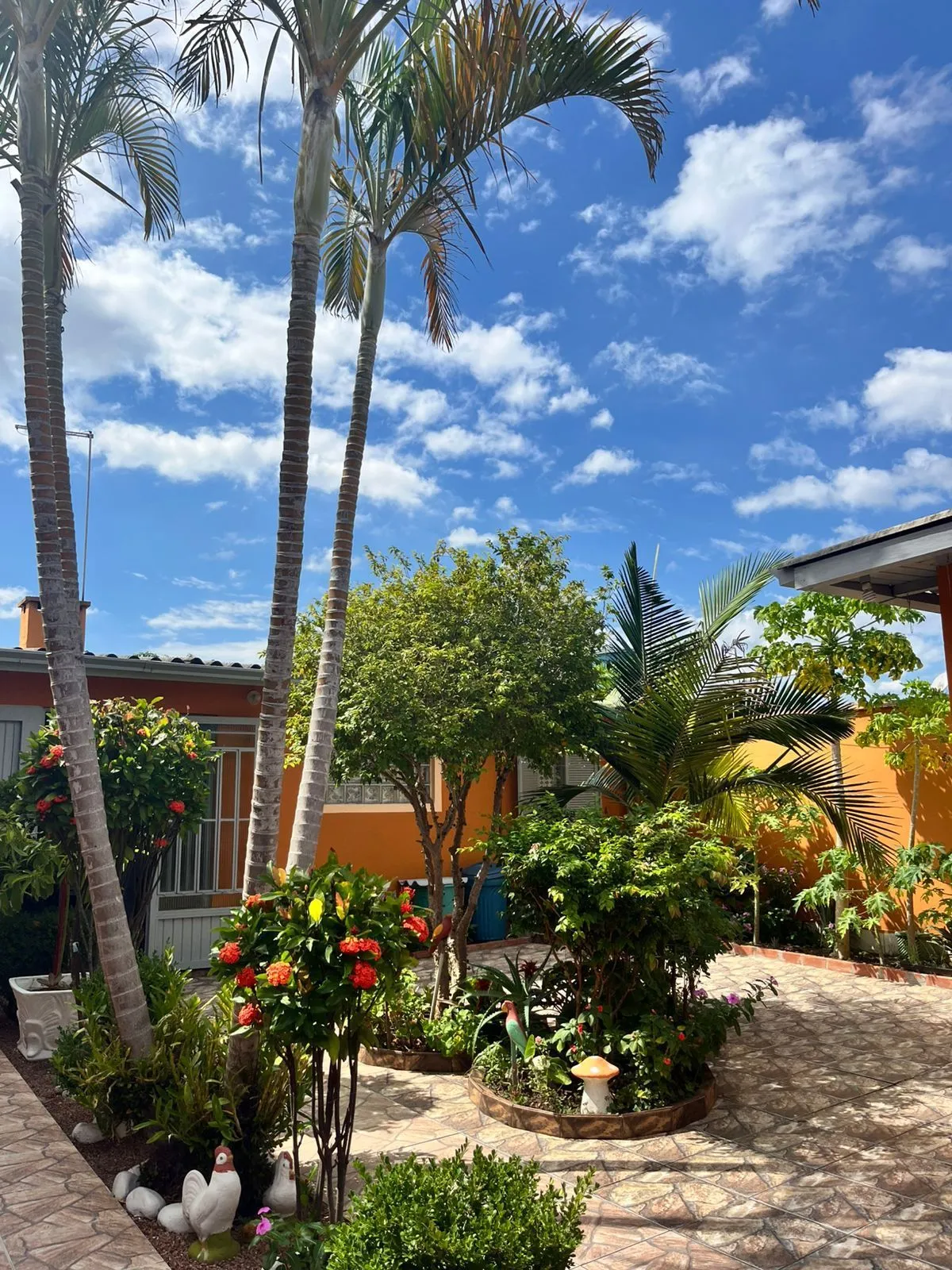 Imagem Casa 3 dormitórios, 1 suíte, 2 vagas, Bairro Parque Florido
