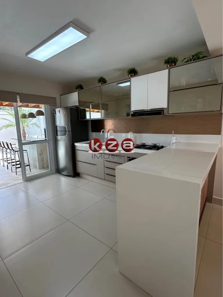 Imagem Casa em Condomínio à Venda em Valinhos-SP: 3 Quartos, 1 Suíte, 2 Salas, 2 Banheiros e 2 Vagas de Garagem!