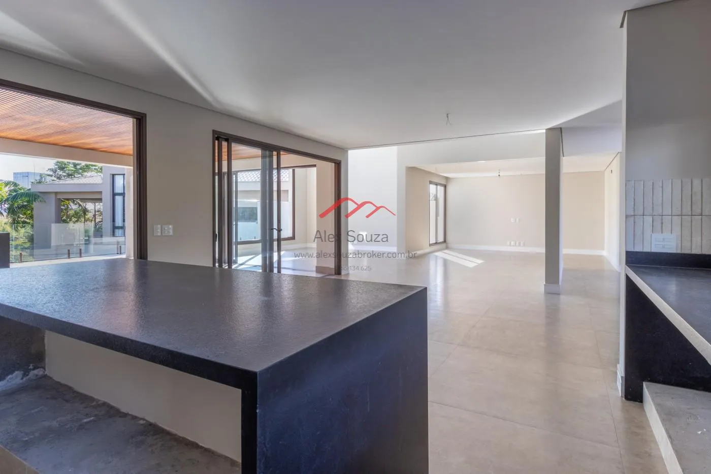 Imagem Sobrado em Condomínio para Venda em Campinas, Residencial Jatibela, 4 dormitórios, 4 suítes, 6 banheiros