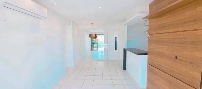 Imagem Vendo apartamento andar alto, 70m², 2 quartos com 1 suíte, varanda com fechamento Reiki e vista mar