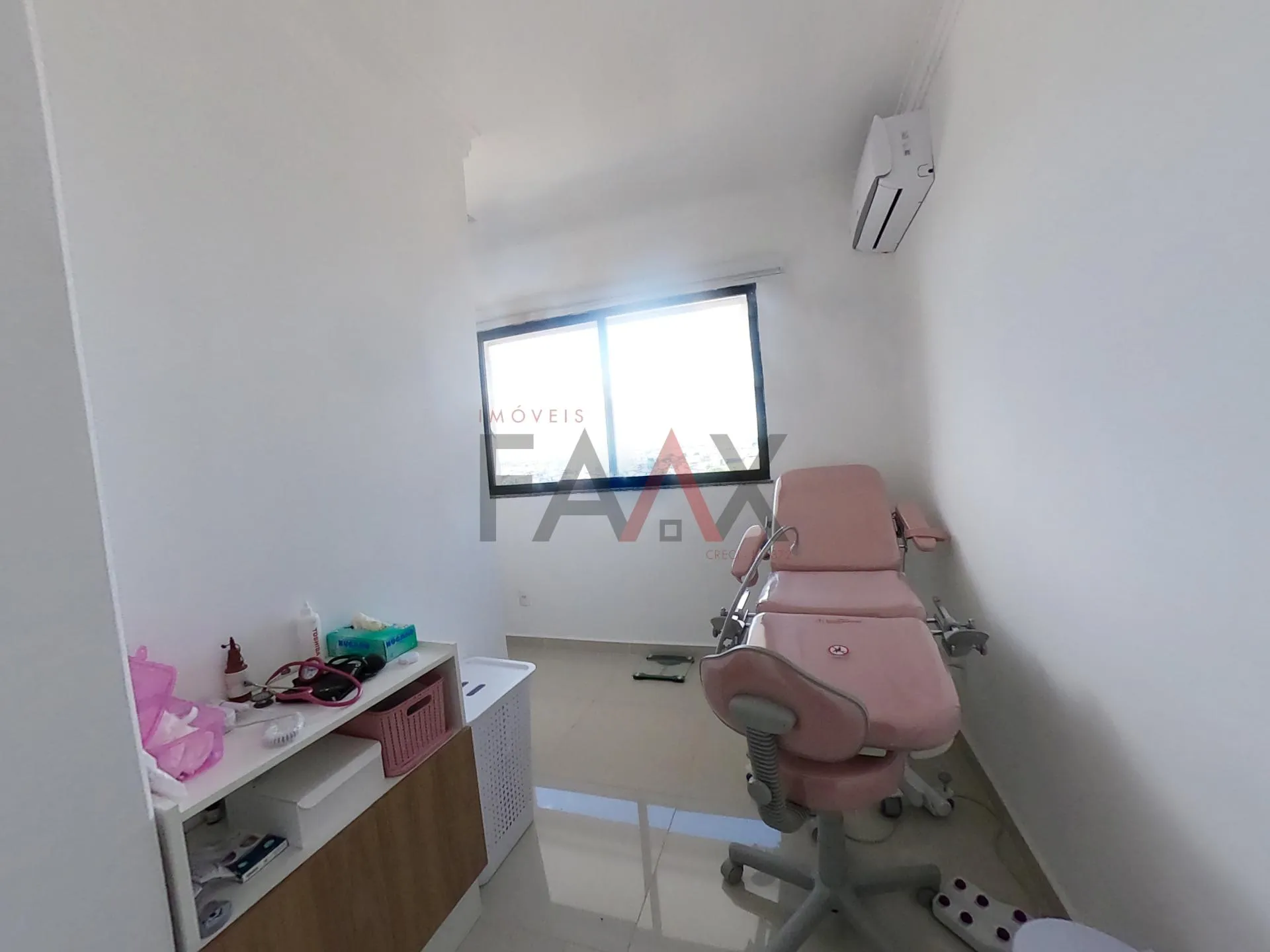Imagem Sala Comercial no centro próximo do Hospital Santa Tereza e de Igrejas e comerci